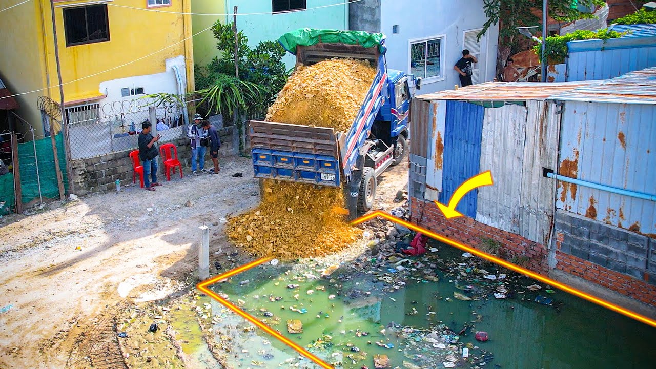 Start a New Project!! Dozer KOMATSU D20P & Truck 5T Pushing Stone Pour Dry Soil Into Flooded Areas