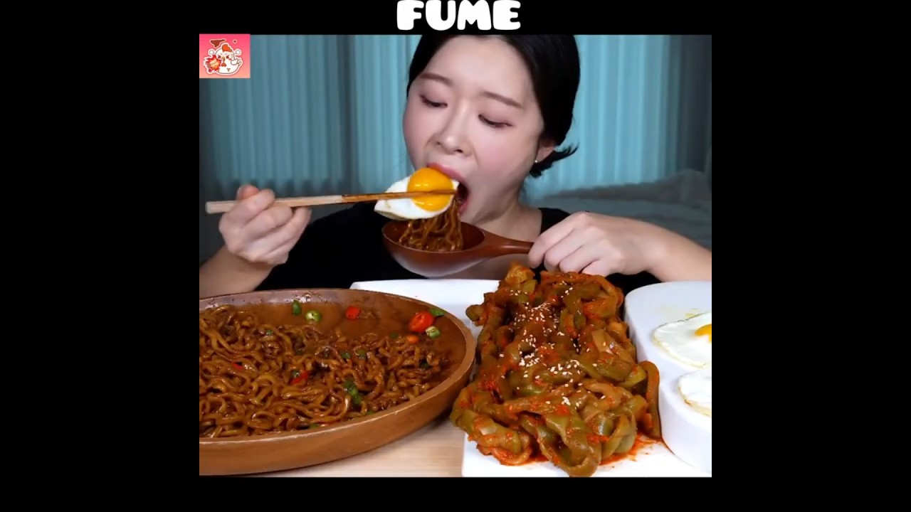 golden eggs hot Black Bean Noodles with Spicy Crunchy Kimchi Combo 🍜#묵방 #mukbang #asmr