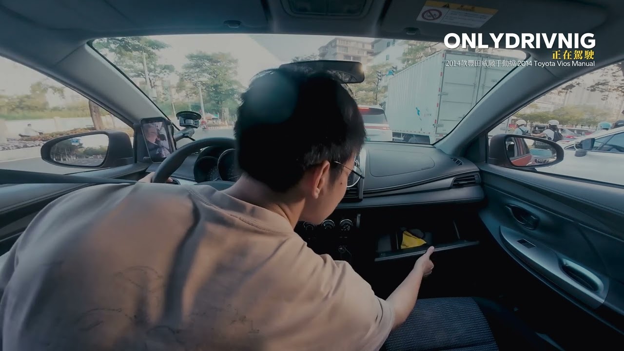 MANUAL CAR | VLOG | Driving a 2014 Toyota Manual Car after work (Car stalls) | 駕駛2014豐田手動擋汽車