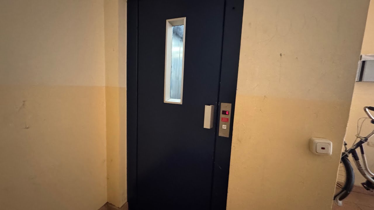 2010 Mod Janzhoff Aufzug in einem Bürogebäude in Recklinghausen 