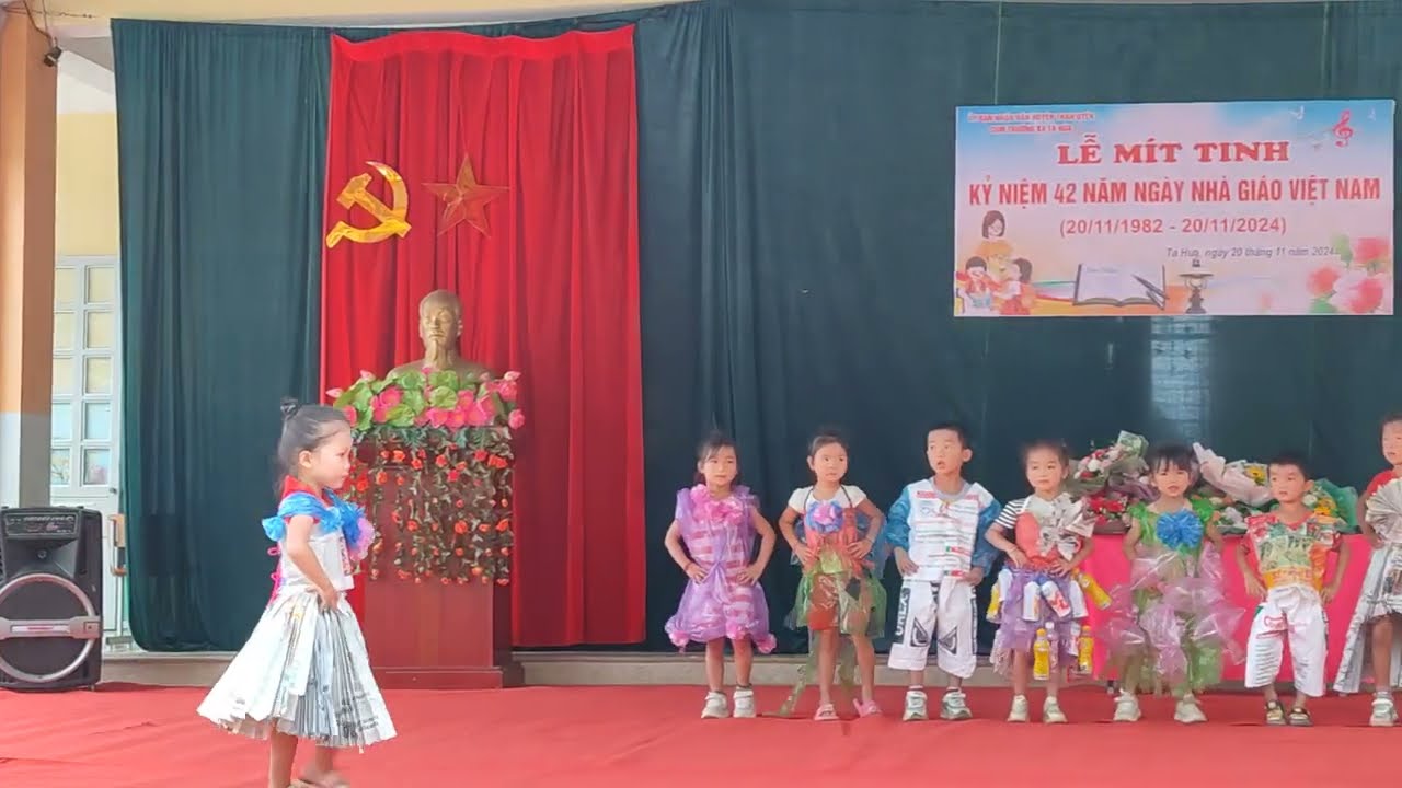 TRÌNH DIỄN THỜI TRANG TÁI CHẾ