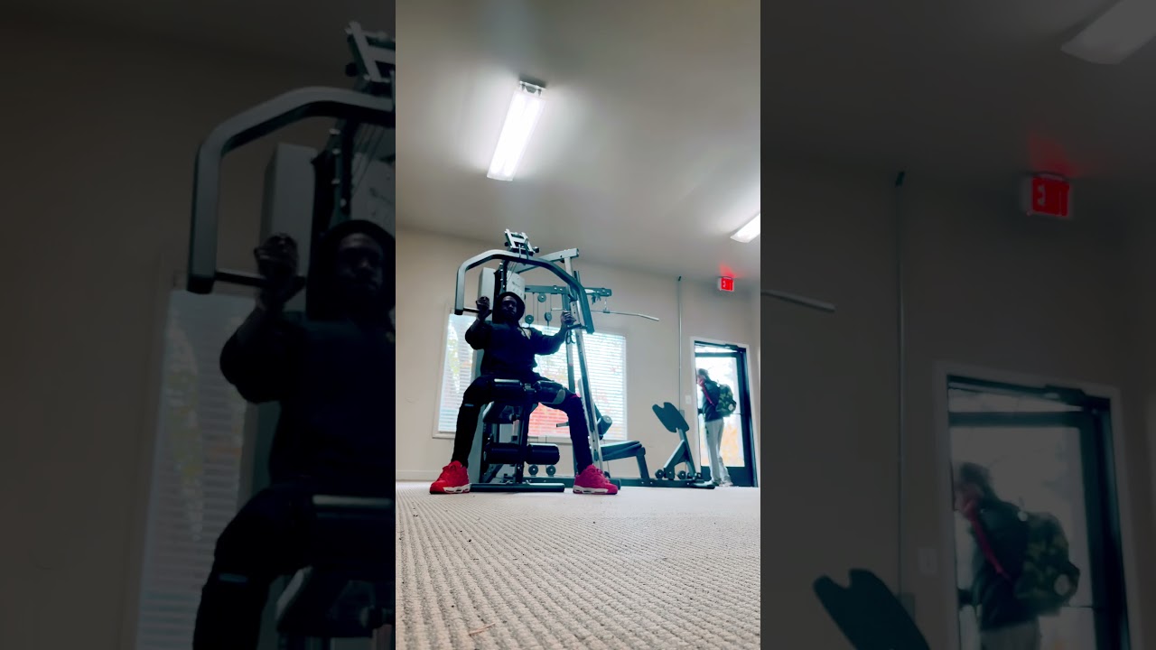 Morning Gains! 210lbs. (Chest Press) #athletic #drillrapper #vlogger #superhuman #detroitmadehotboy