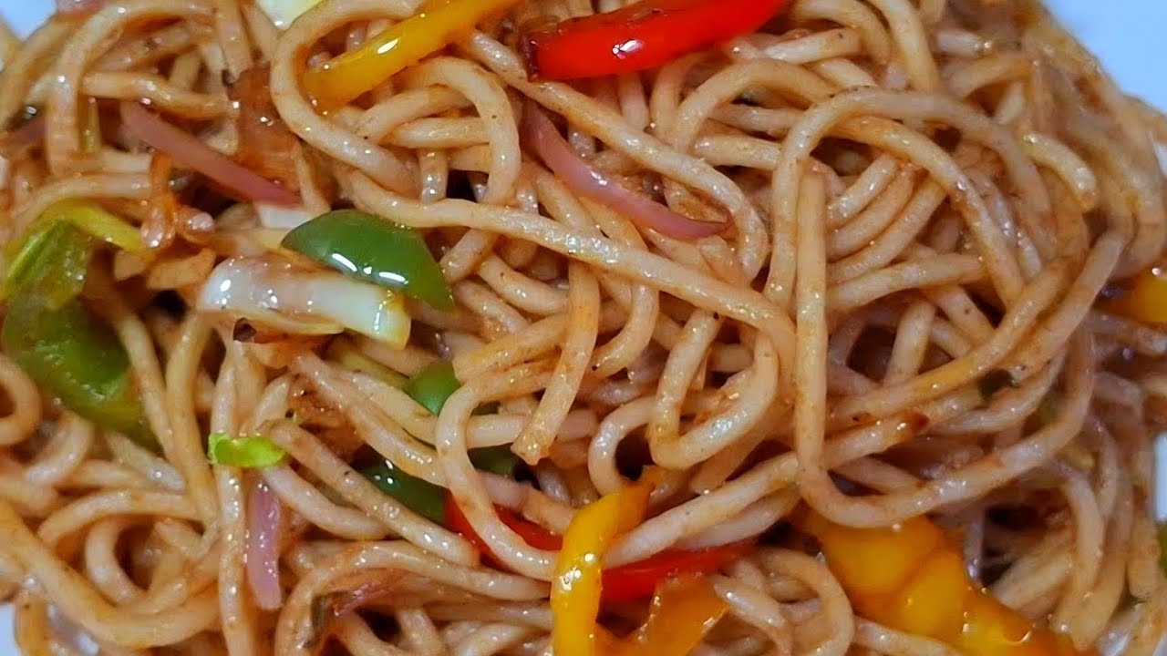 ठेले वाली चटपटी चाऊमीन बनाएं घर पर बहुत आसान तरीके से| Street-Style Veg Chowmein Recipe | 