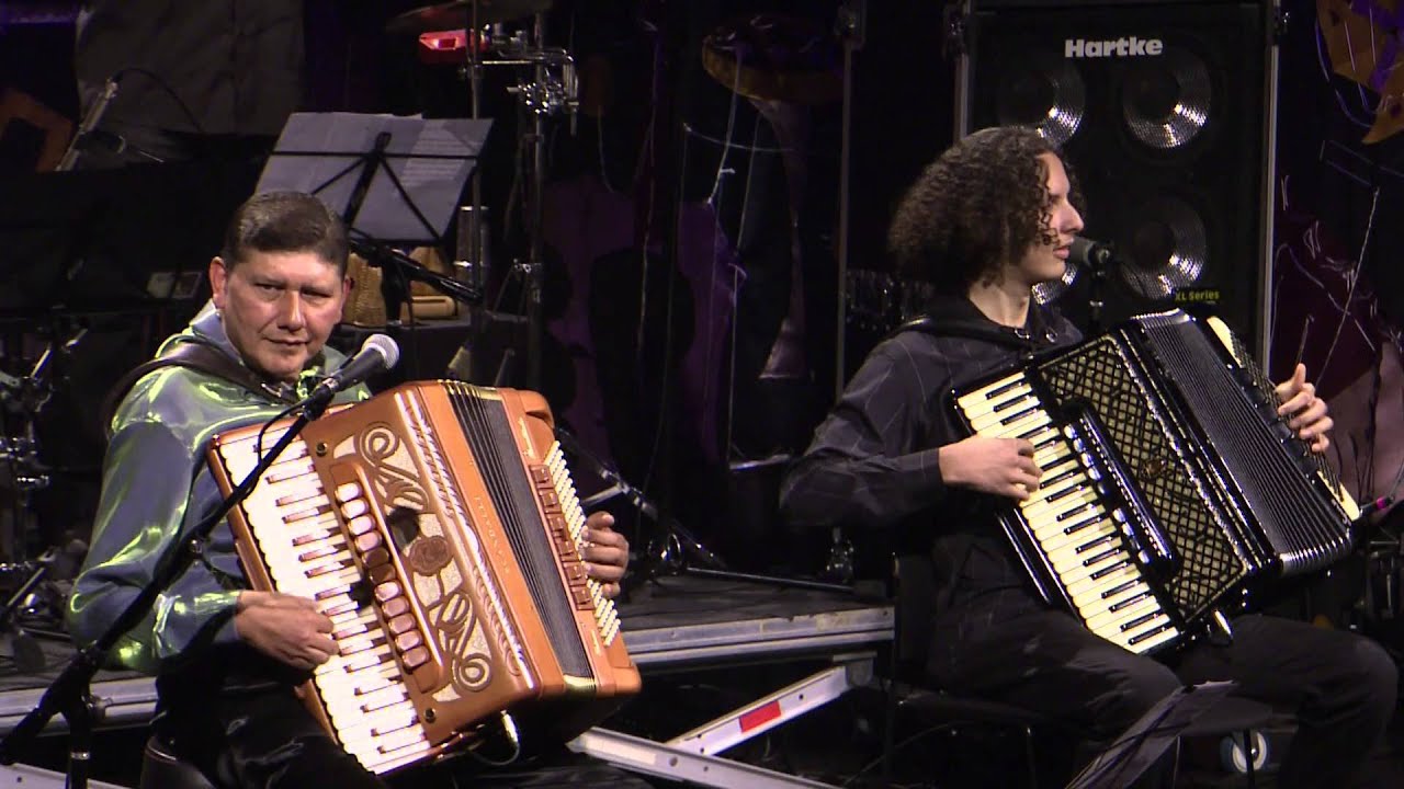 Oswaldinho do Acordeon | Batuca / Nosso encontro (Santana / H. Pascoal) | Instrumental Sesc Brasil