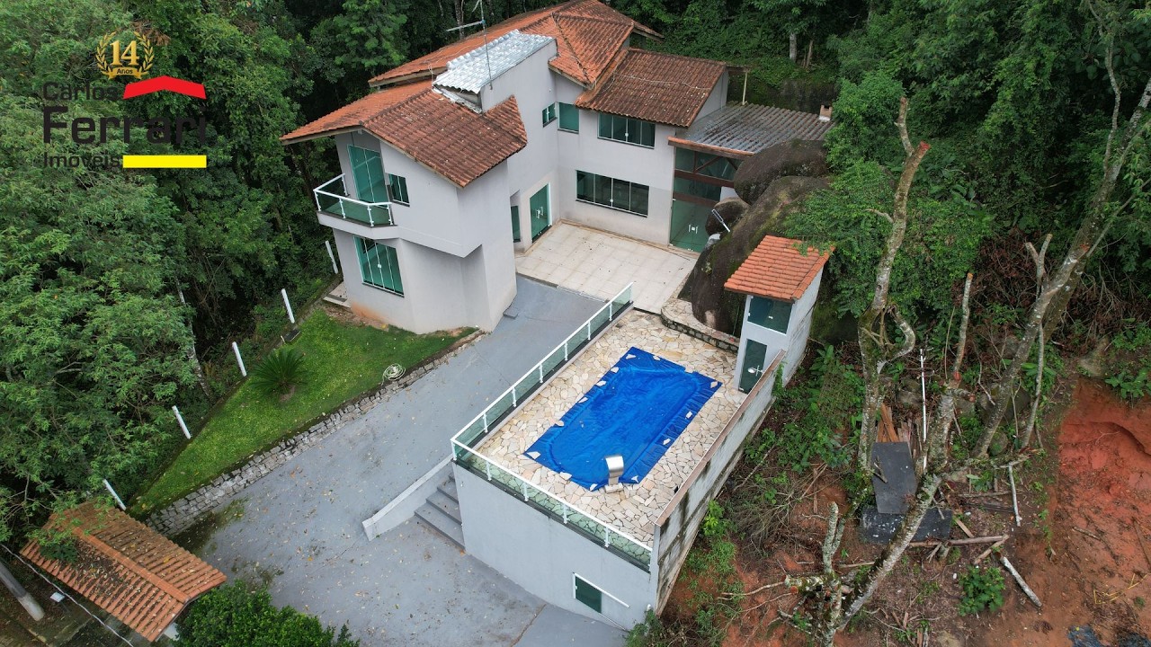 LINDA CASA DE ALTO PADRÃO NO CONDOMÍNIO PARQUE SUÍÇA, EM MEIO A SERRA DA CANTAREIRA
