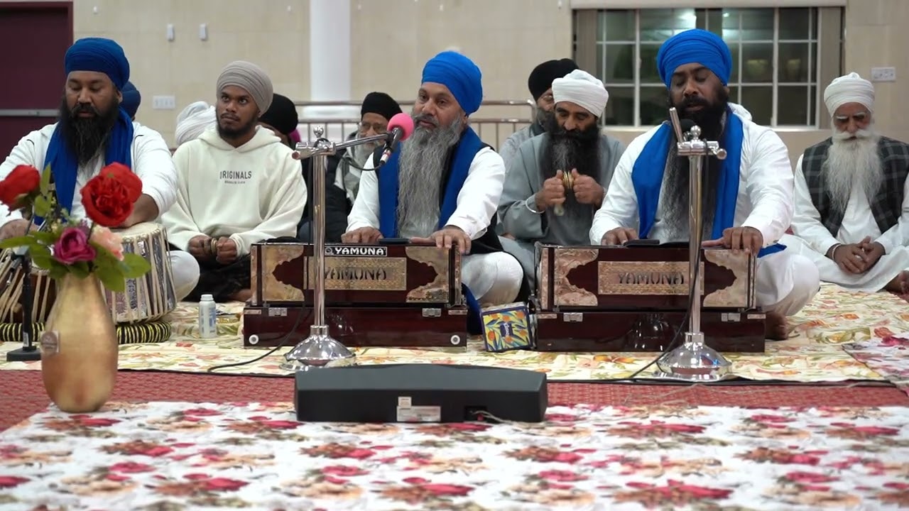 ਹਲੇ ਯਾਰਾਂ ਹਲੇ ਯਾਰਾਂ ਖੁਸਿਖਬਰੀ ॥ ਬਲਿ ਬਲਿ ਜਾਂਉ ਹਉ ਬਲਿ ਬਲਿ ਜਾਂਉ ॥🙏🌹🙏