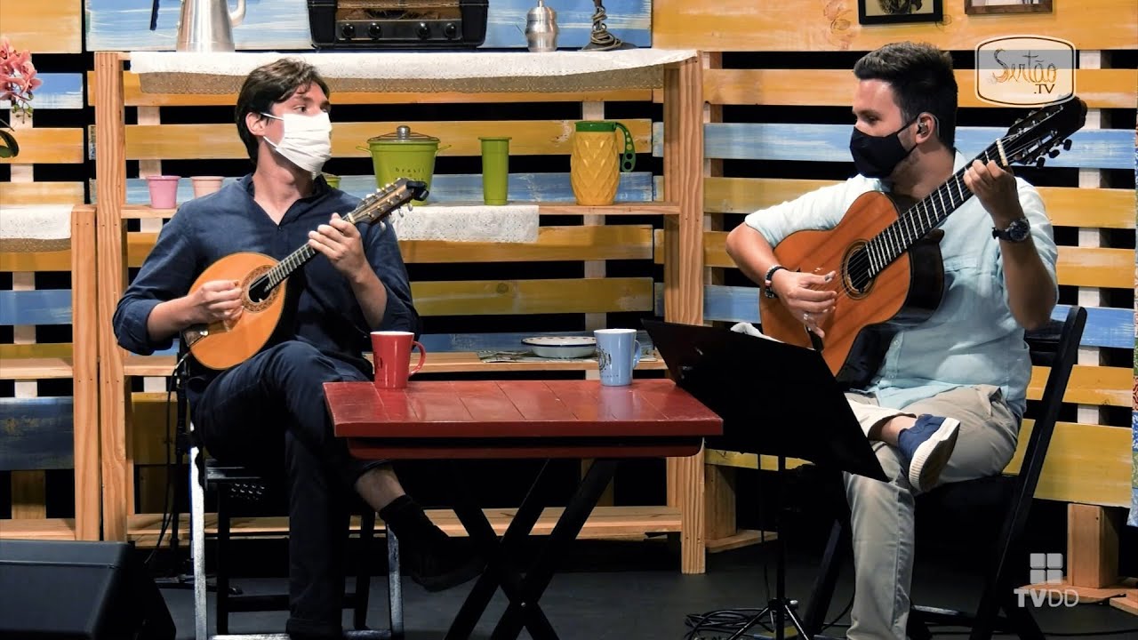 'Solu&ccedil;ando', de Candido Pereira da Silva, interpretada pelo bandolinista Eric Di&oacute;genes