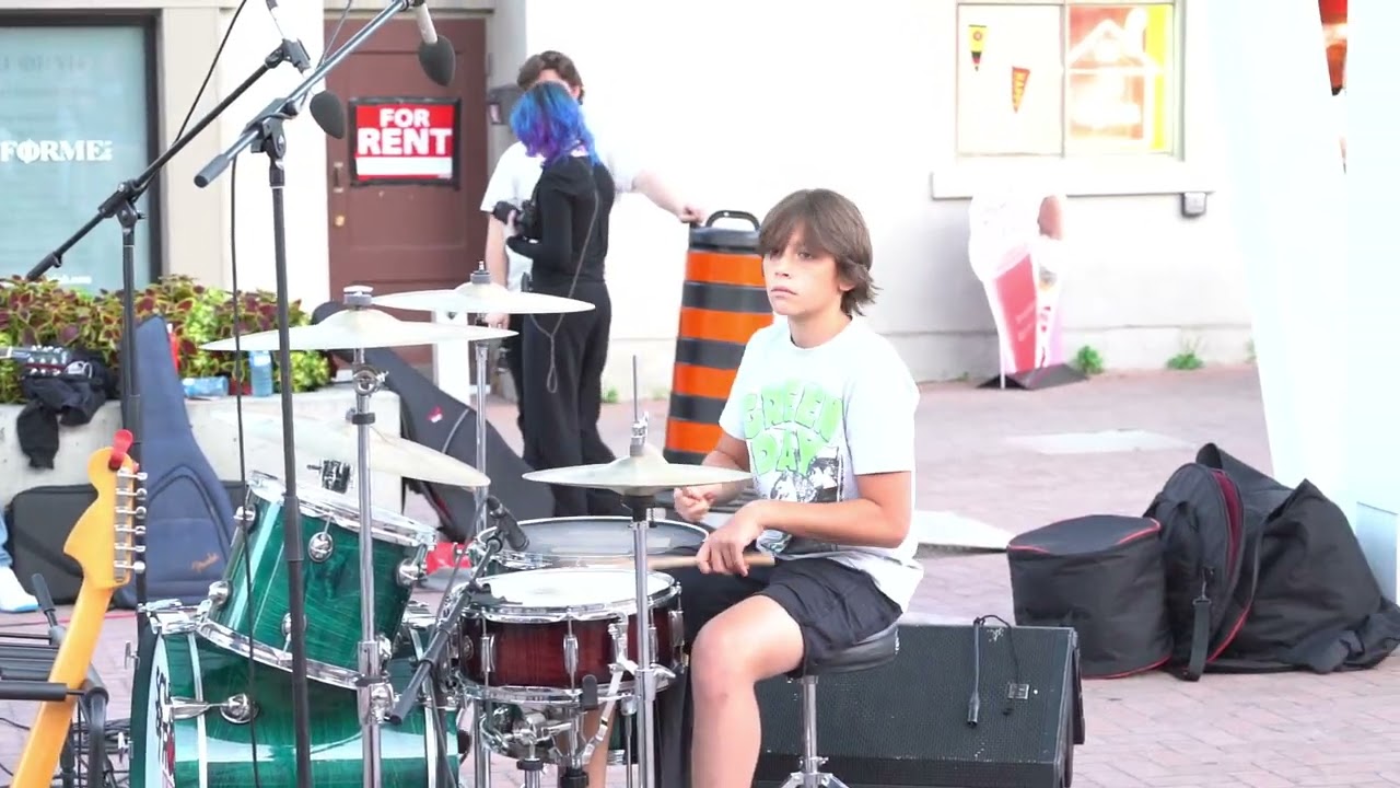 Over My Head Better Off Dead (Sum 41) Live at the Streetsville square.