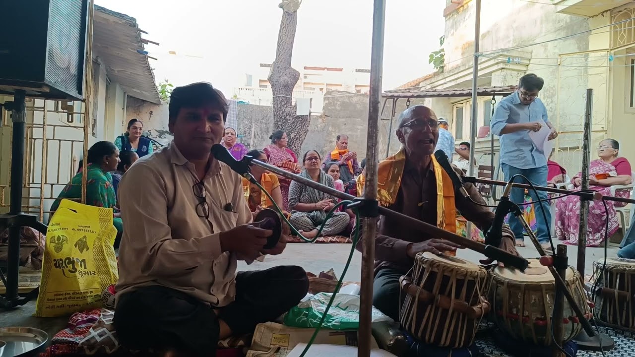 Jota haiyu Harkhay. Pushtimarg Haveeli Sangit Kertan. 