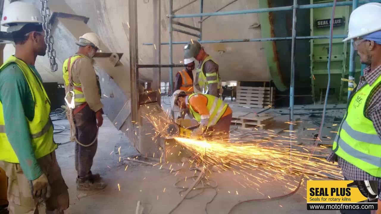 Montaje de sello en alimentación para horno en Cemex Egipto H2