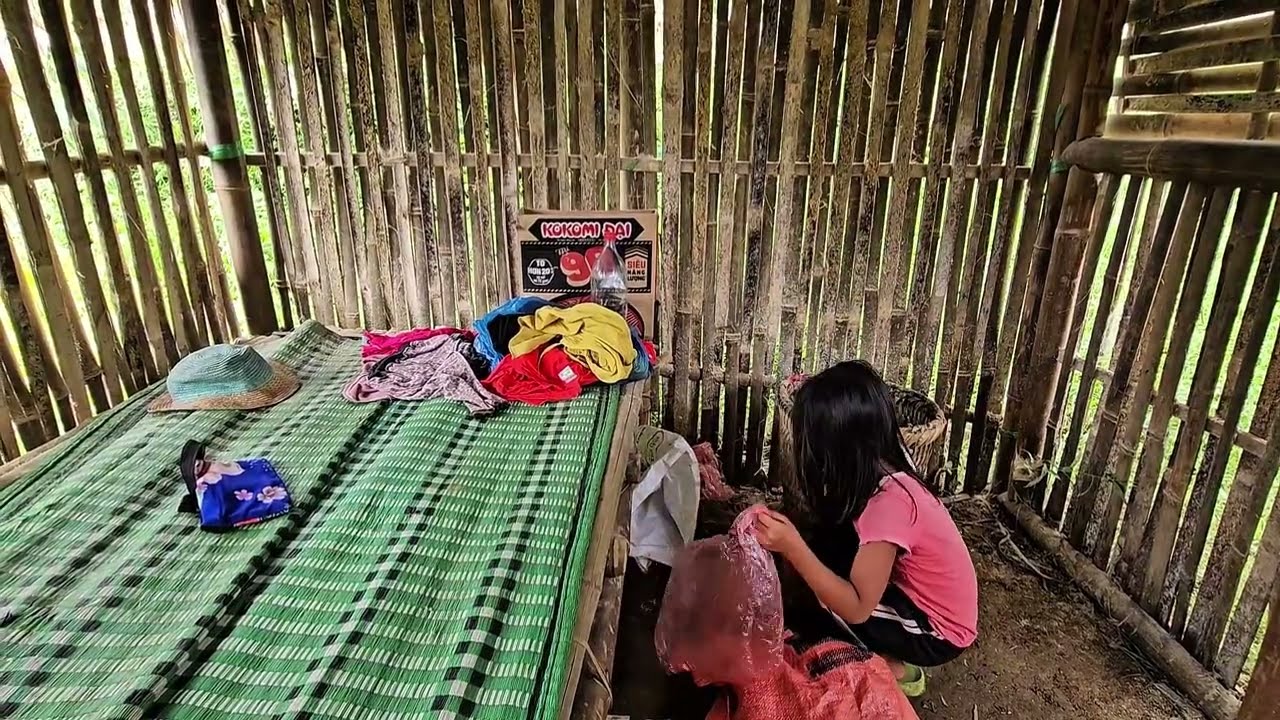 Fullvideo - The days when the poor 8-year-old girl struggled to make a living alone in a small house