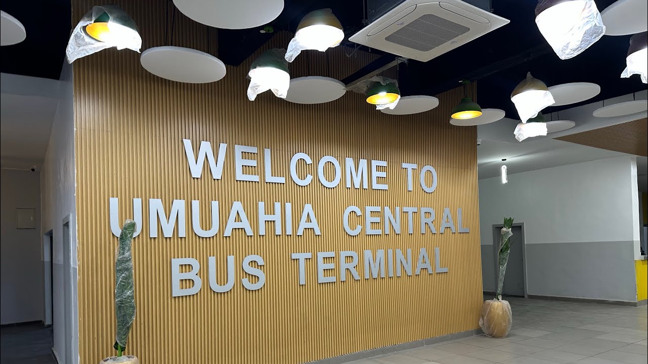 Ночь, прекрасно проведенная на центральном автовокзале Умуахии.