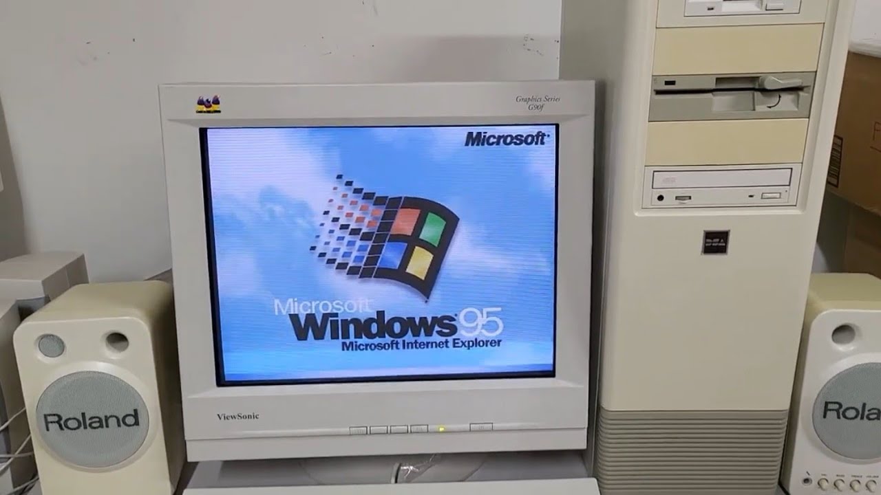 Windows 95 Computer (bootup startup)