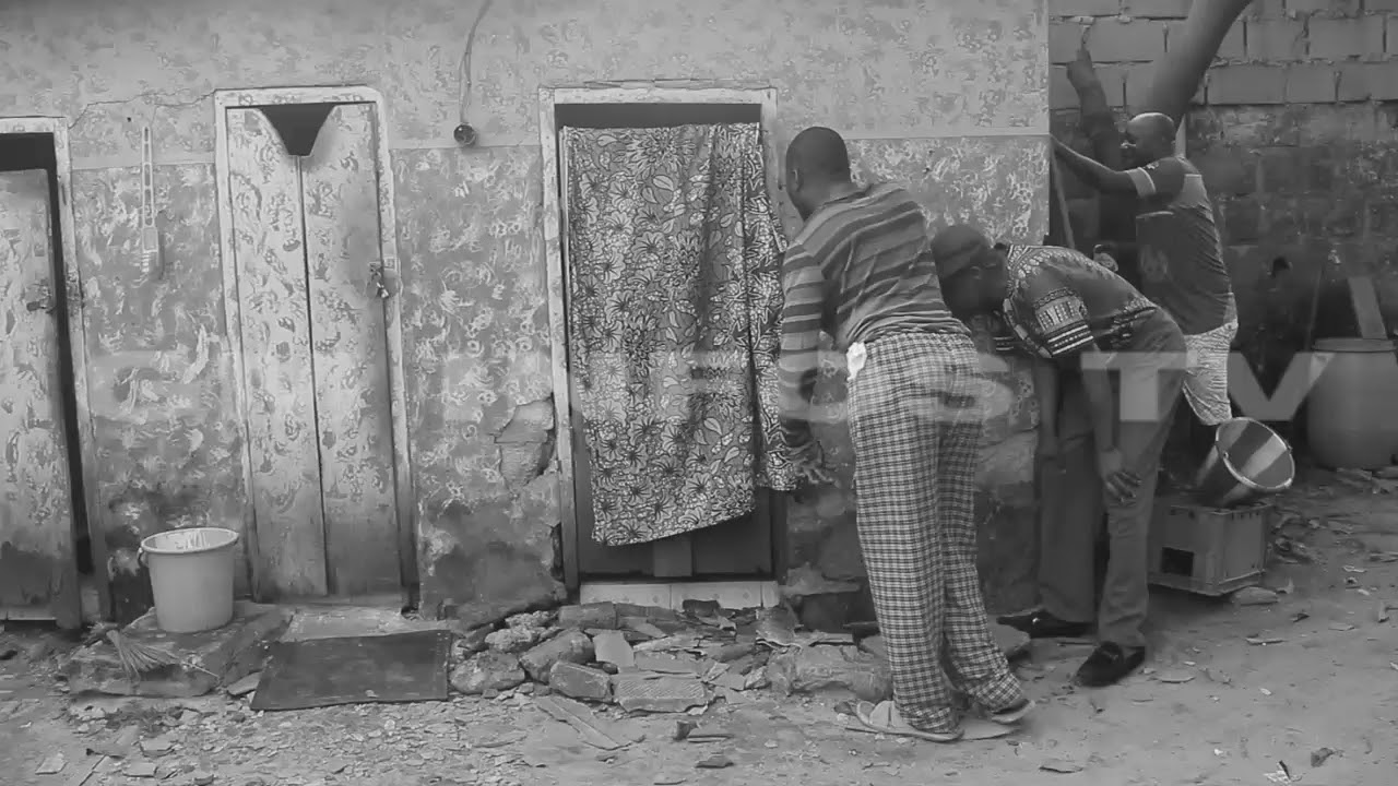 RIRE : VUE DE LOIN AZO KENGELA MUASI YA LOCATAIRE NA DOUCHE avec MODERO, PULULU, TSHUKE...