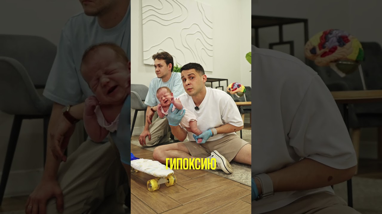 Малыш не любит лежать на животе? Есть необычный способ помочь ему привыкнуть