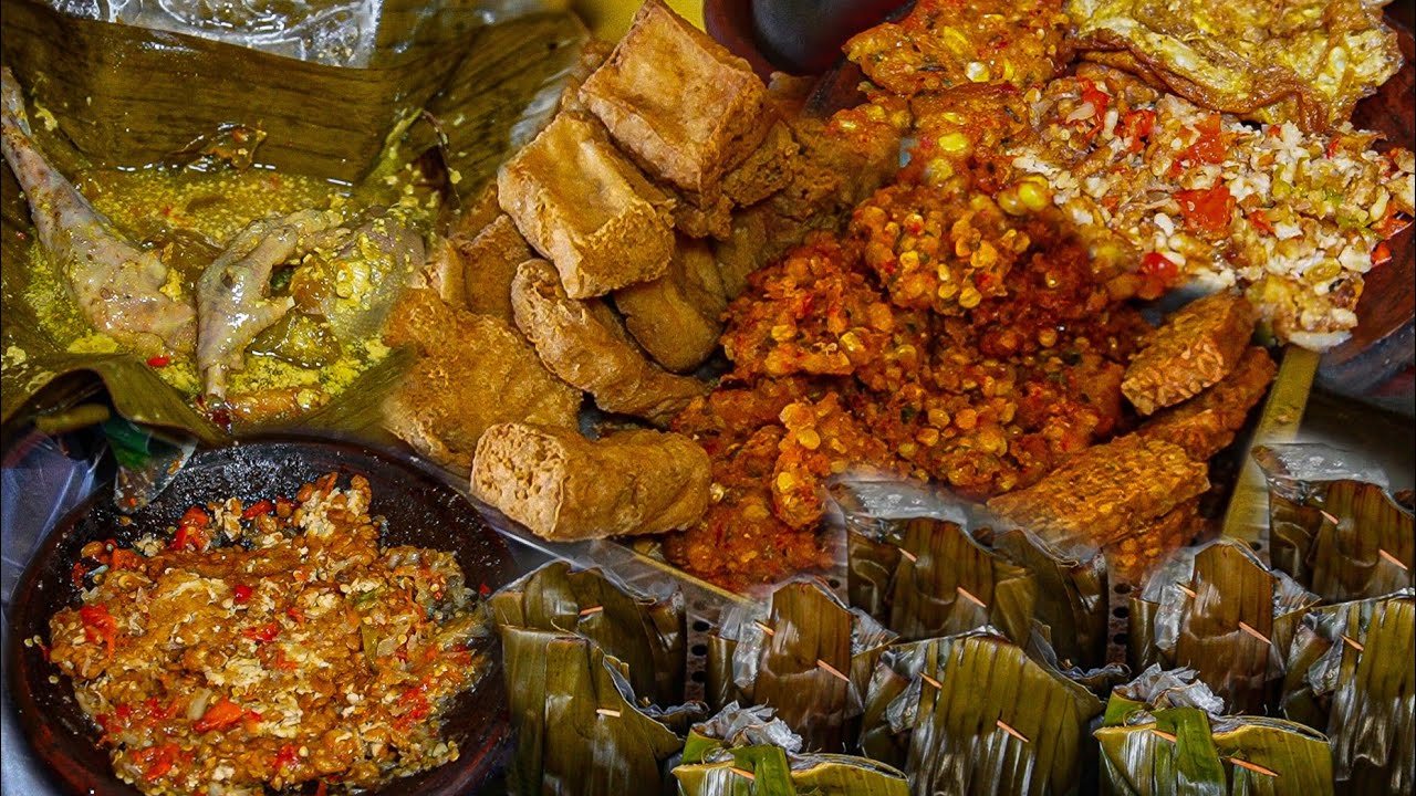 CUMA TEMPE DIHANCURIN, TAPI BANYAK YANG SUKA, GARANG ASEM AYAMNYA JUARA.