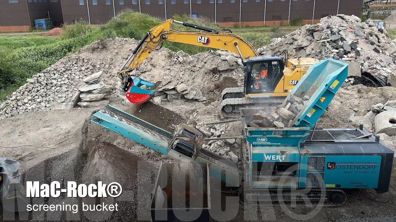 Vorabsiebung und gleichzeitiges beschicken eines Zweiwellenbrecher mit MaC-Rock® Sieblöffel