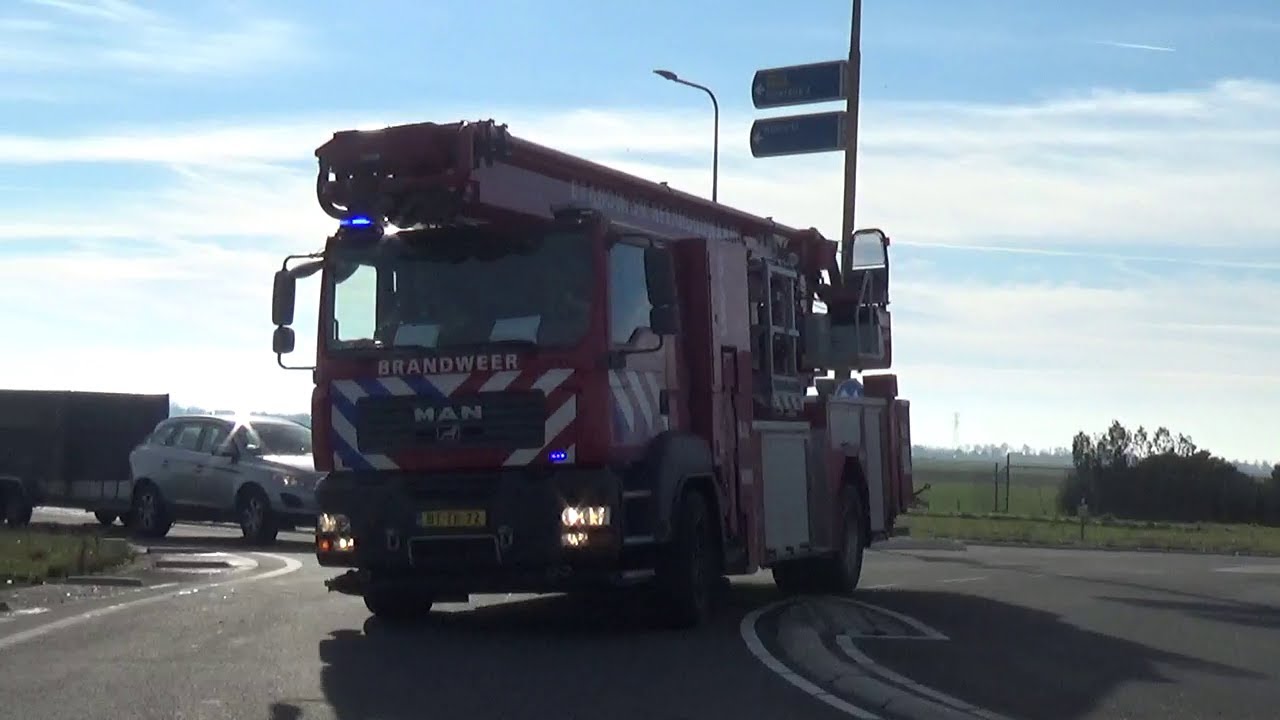 PRIO 1 Brandweer Hoogwerker en A1 Ambulances met spoed in Noord-Holland