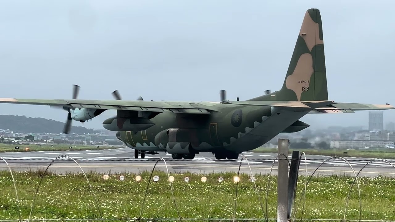 松山機場飛機巷｜立榮航空ATR-72-600 & 中華民國空軍Lockheed C-130H起飛