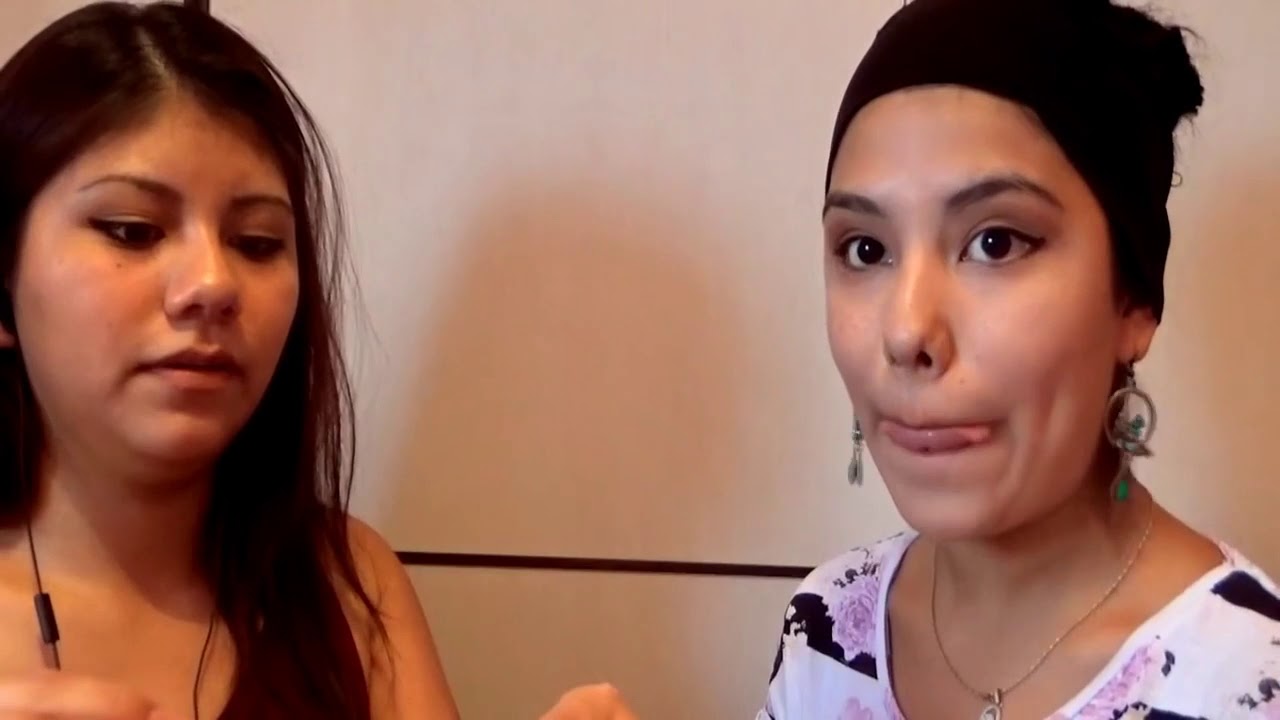 Antonella asmr  “mi hermana me maquilla” (video eliminado)