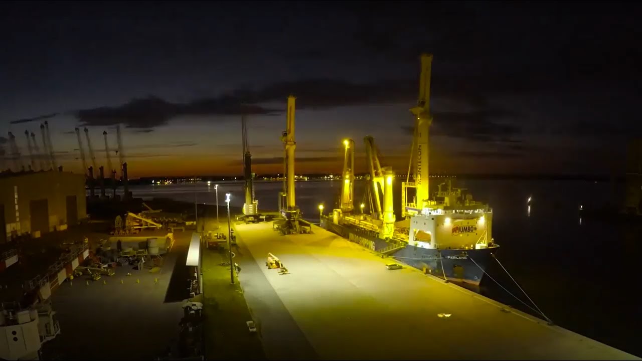Liebherr - LHM 800 Mobile Harbour Crane in Container Operation for Montecon