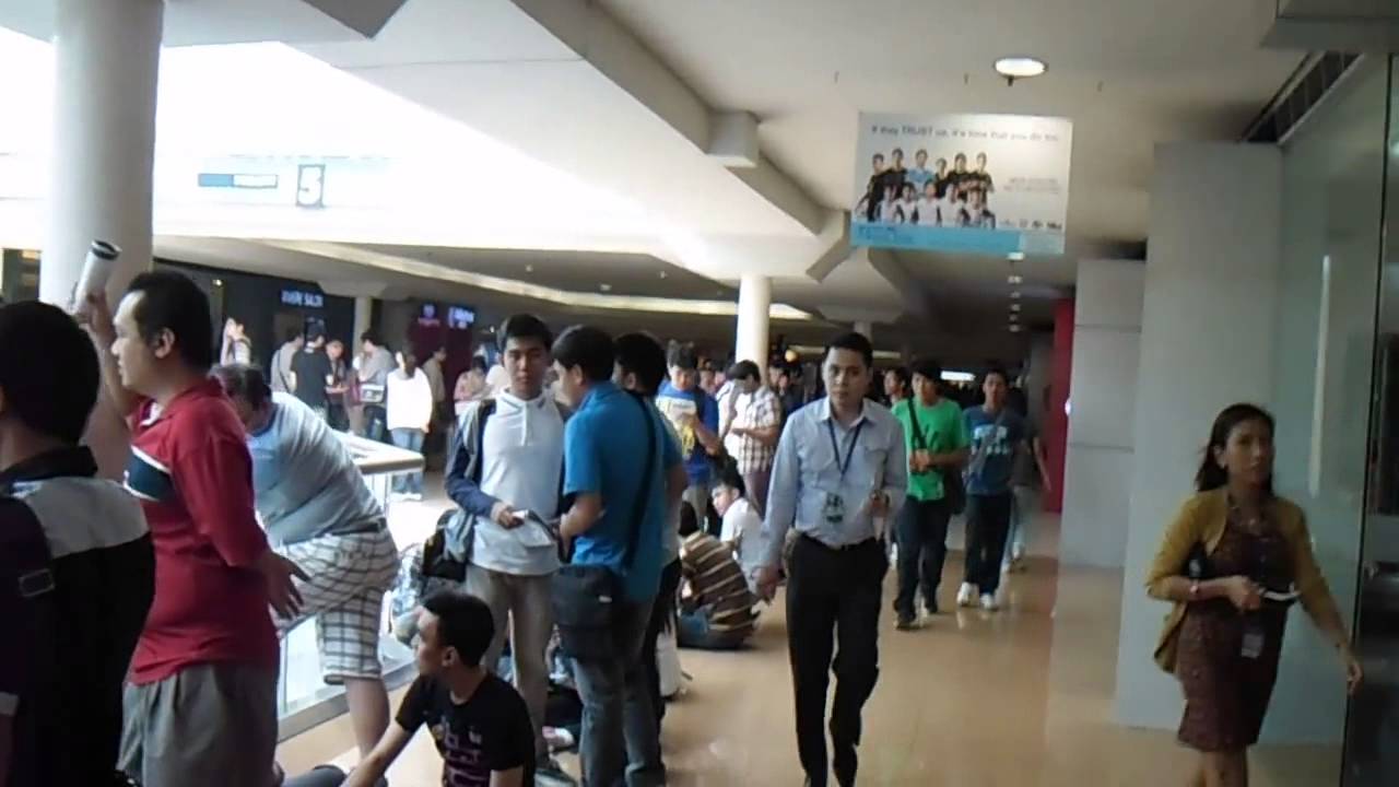 Insanely Long Lines at the Cherry Convention 2013 Day 1
