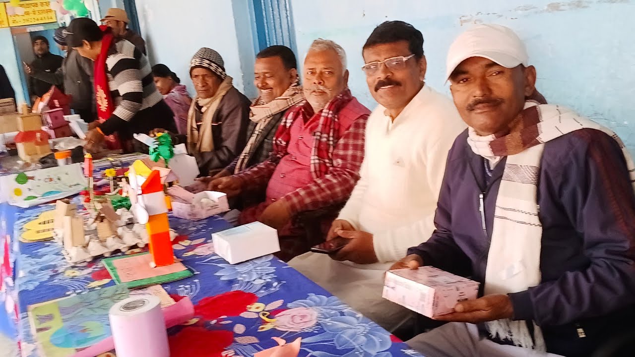 परैया मध्य विद्यालय में विज्ञान प्रदर्शनी कार्यक्रम का आयोजन किया गया /