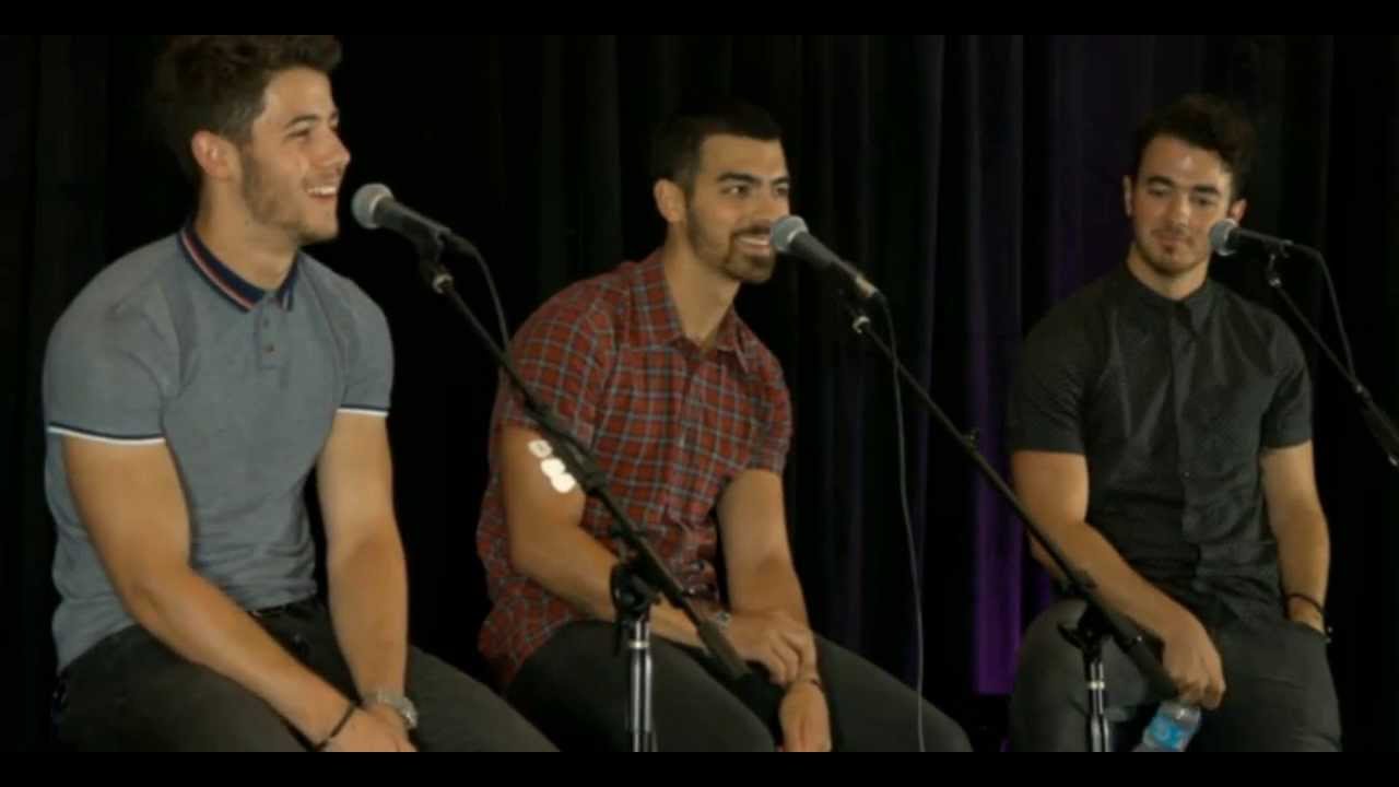 Jonas Brothers Kiss 108 Boston Interview [22/07/2013]