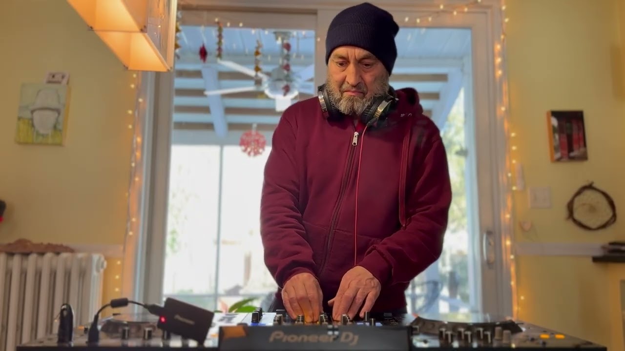 Polaris by Joaquín Cornejo & Howdu into Lonely Cities (Missterspoon Remix) by Om Unit