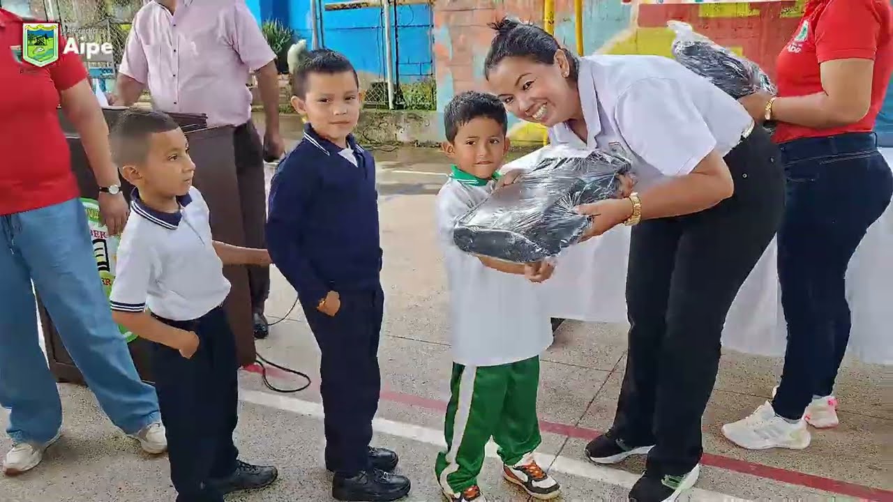 🎥✨ Así vivimos la entrega de kits escolares en la I.E. La Ceja Mesitas 🎒📚