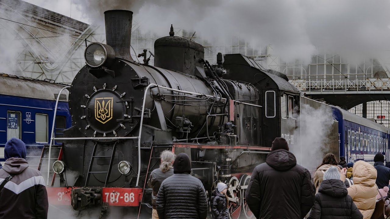 Retro train Lviv Чарівний експрес Львів вокзал