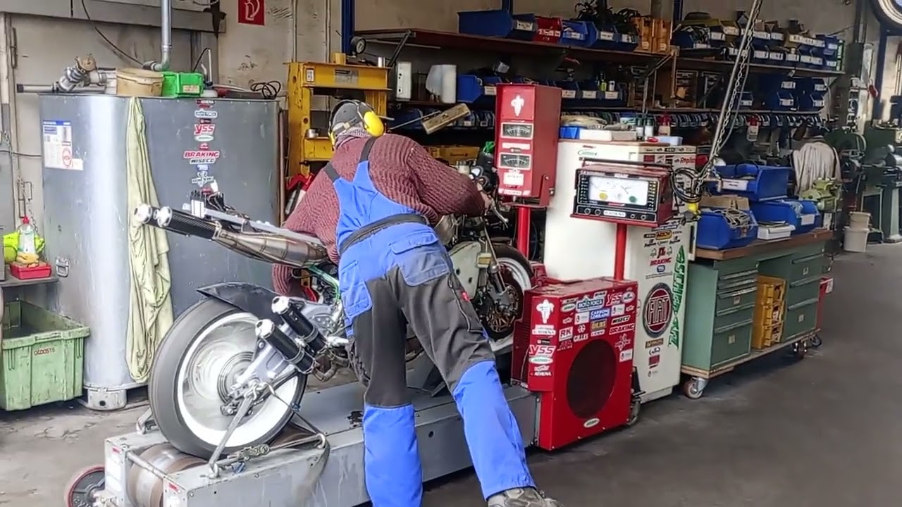 Suzuki rgv 500 dyno run by Fischer 