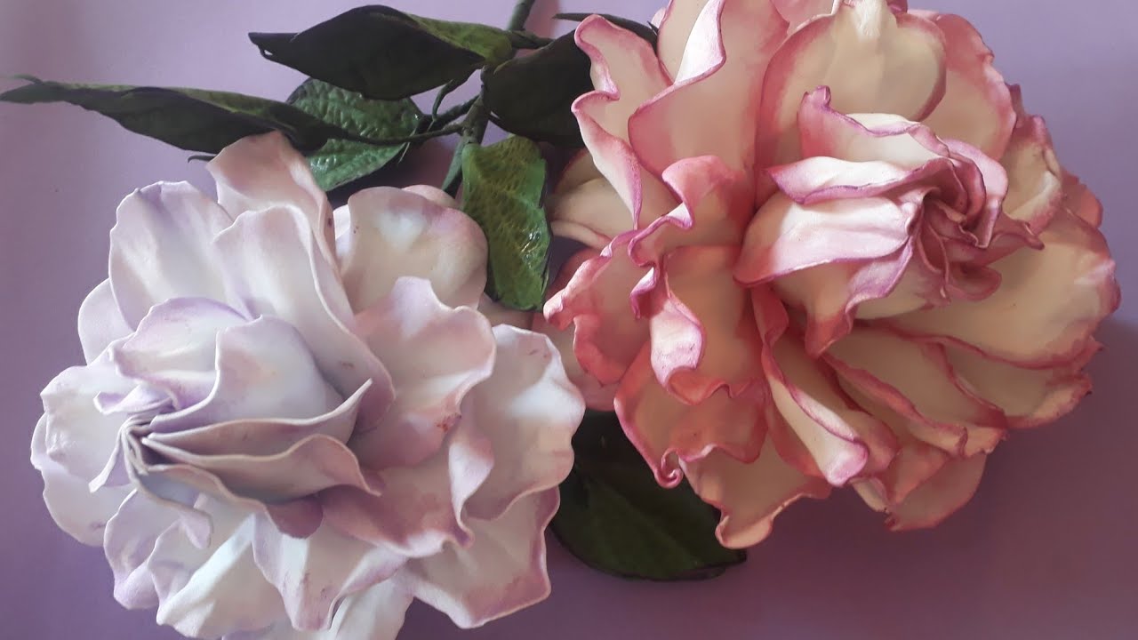 linda rosa em e.v.a sem frisadores!!( indicada para decoração de festas)