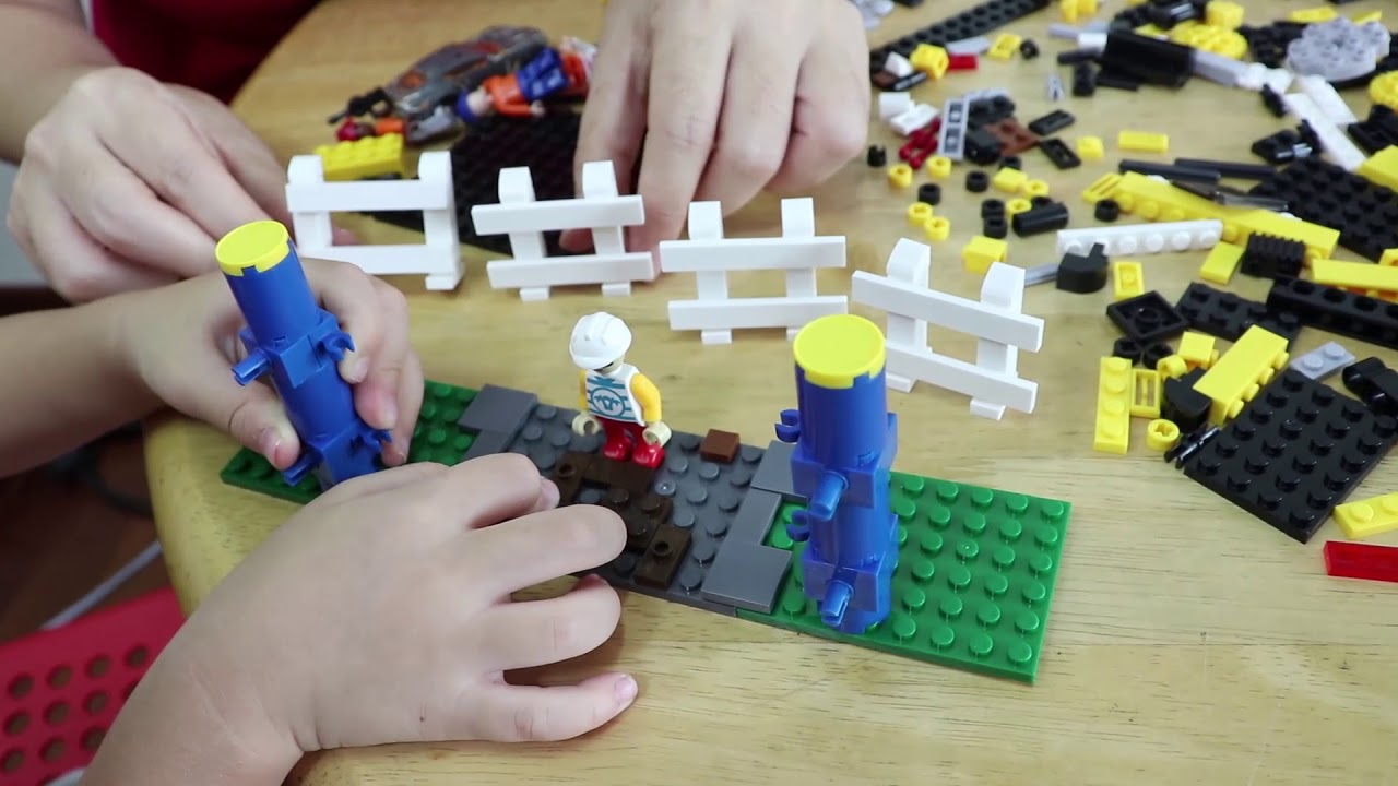 Sluban Traxcavator Lego Compatible Excavator (Town Construction Series)