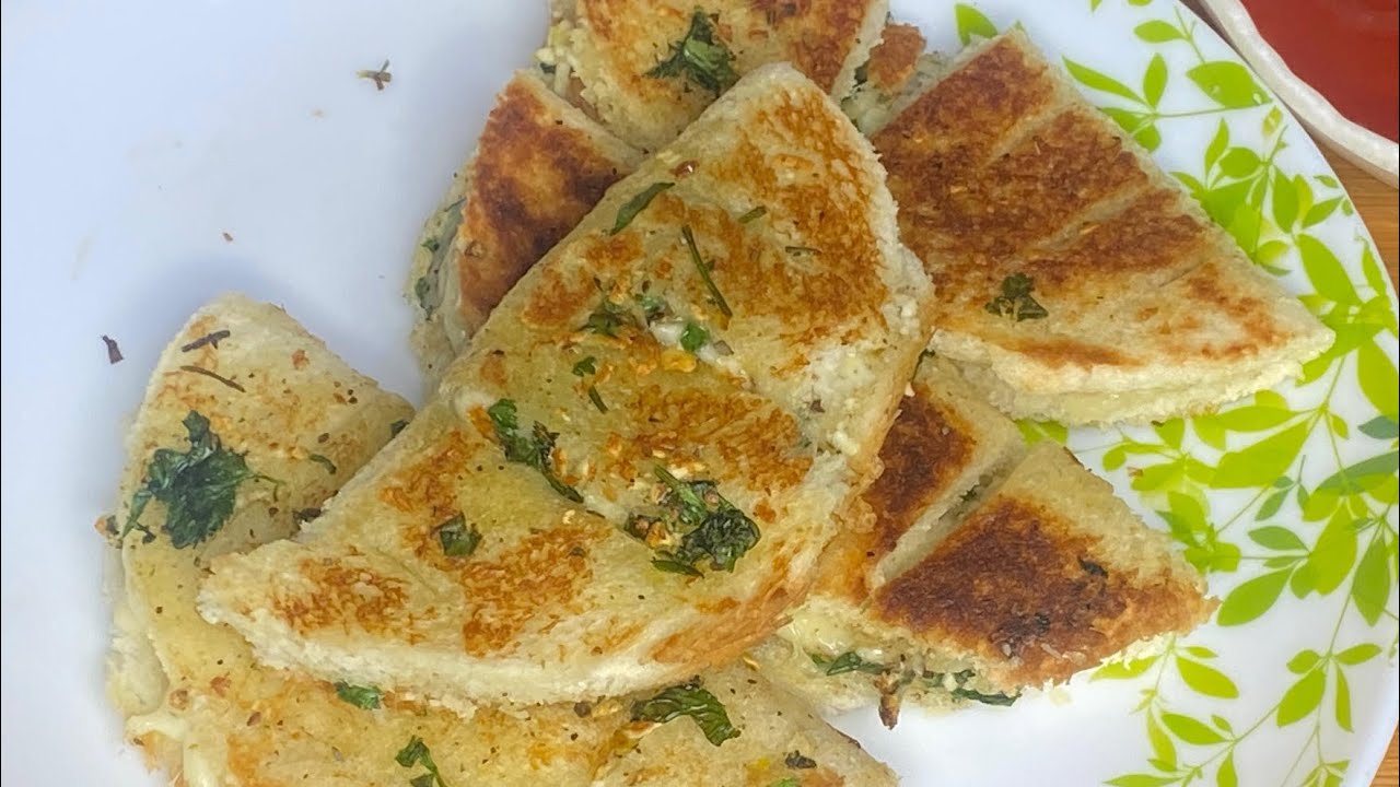 15 मिनट में बनने वाली चीज गार्लिकब्रेड(Cheesy Garlic Bread recipe )|ft.chef ritu