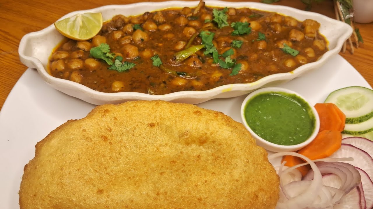 Chikar Cholay - Simple and Flavourful Cholay ki sabzi | Delhi style  Bhature Recipe | zaikawithzainu