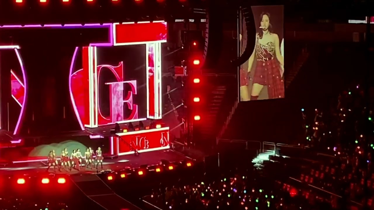 220226 TWICE 트와이스 - Feel Special at UBS Arena