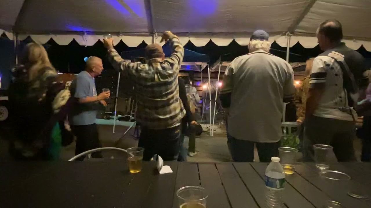 White folks can really cut a rug!!