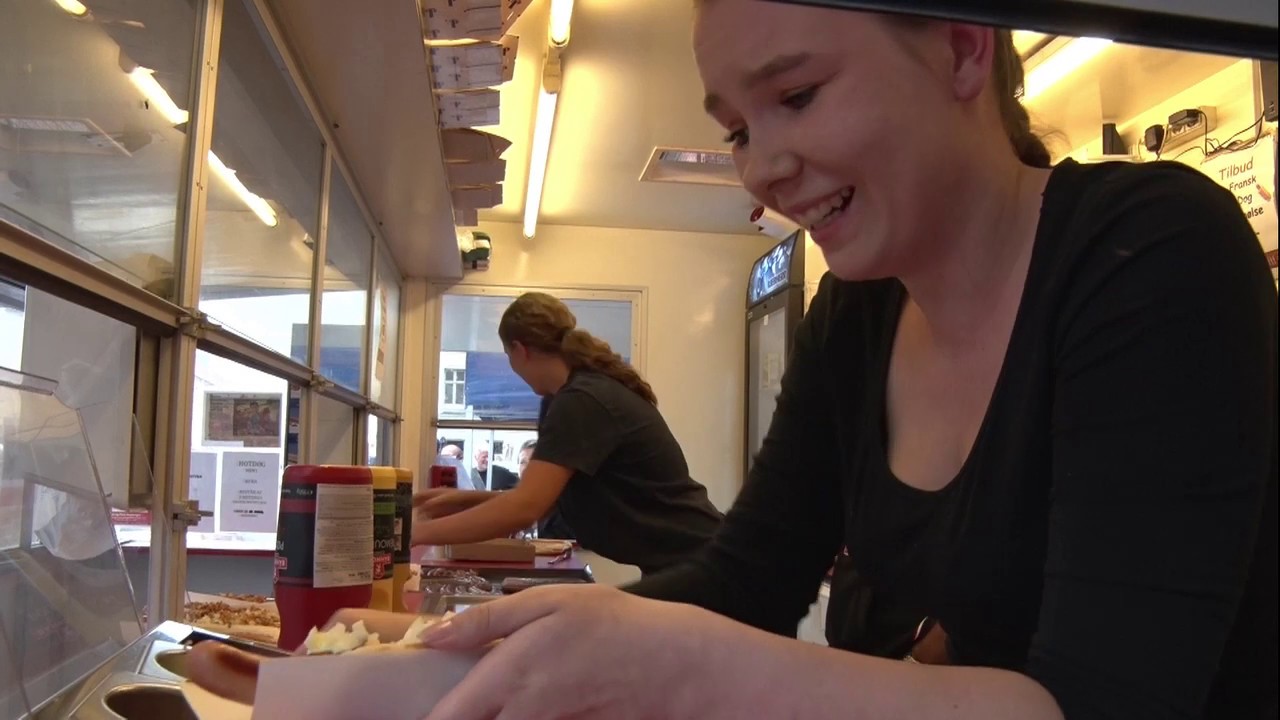 Pølseduel i Pia´s Pølsevogn i Kerteminde.