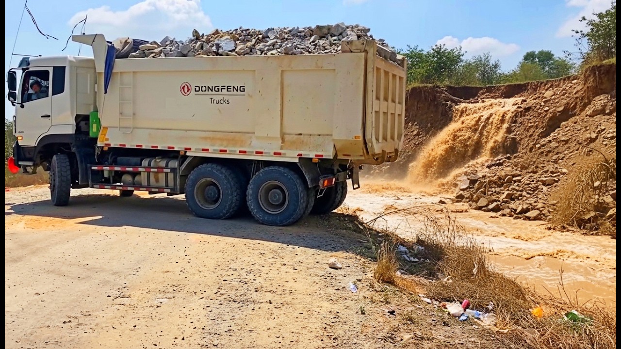 Start New Landfill Site! Be Careful! By Dump Truck 25.5Ton & Dozer PUSHING STONE SOIL into​​ deep!