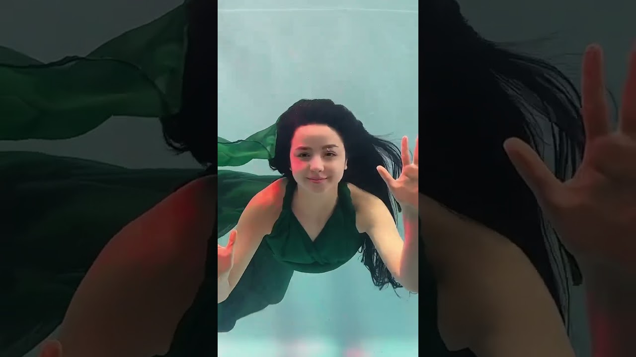 Yeşim Resmi под водой с трендовой песней Mo Mo Mo! / #shorts #tiktok #подводныймир #замедление