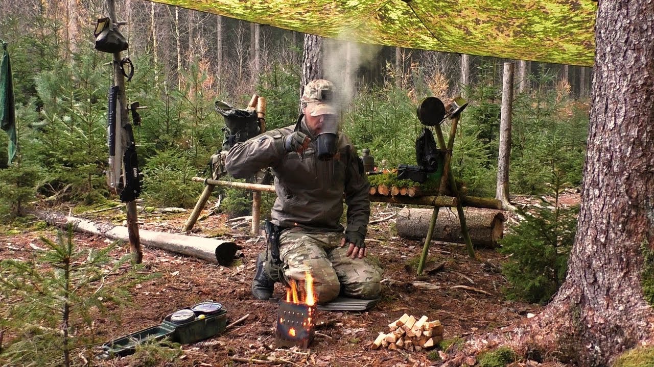 Ein ganz normaler Tag im Wald mit Bushcraft und kochen am Feuer.