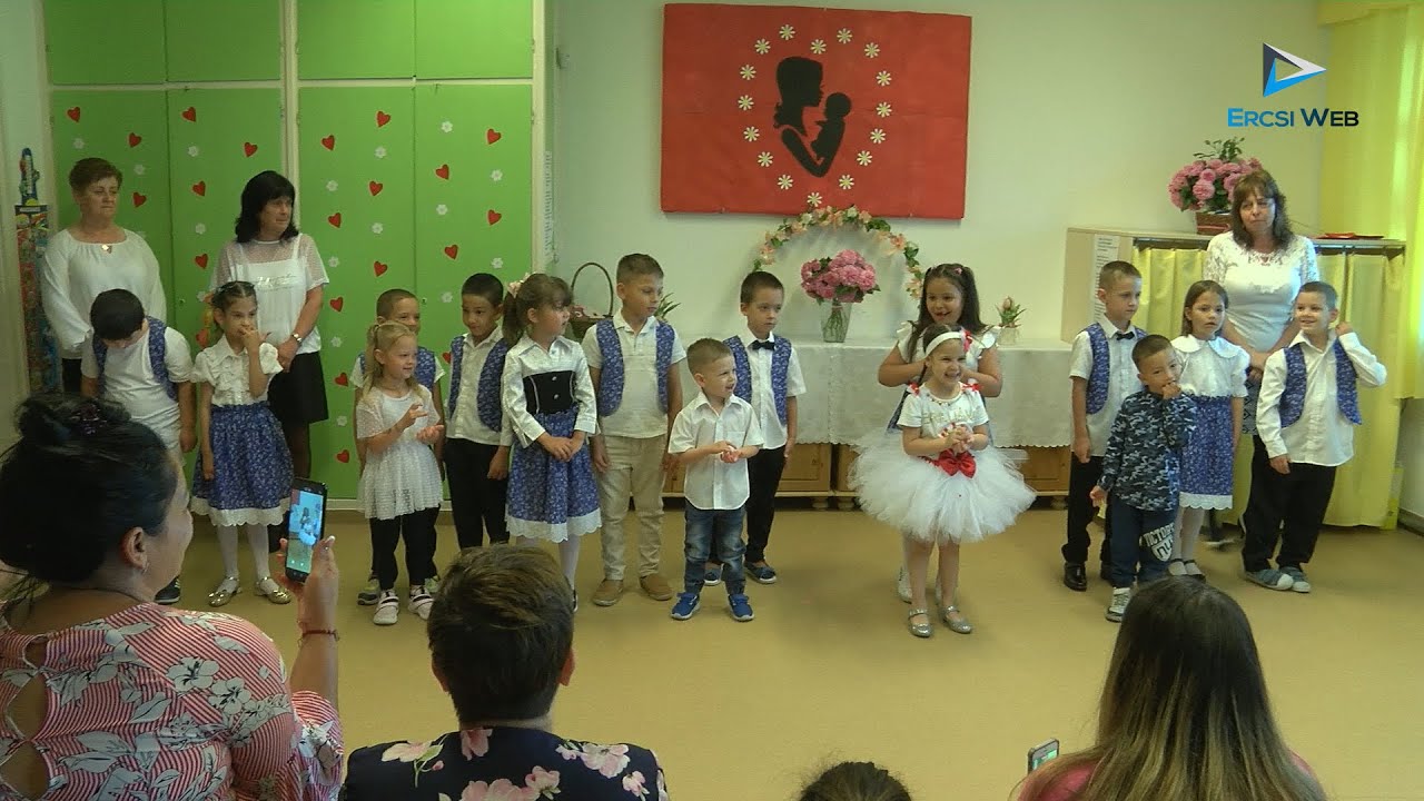 A Napfény óvoda anyák napi ünnepségsorozata