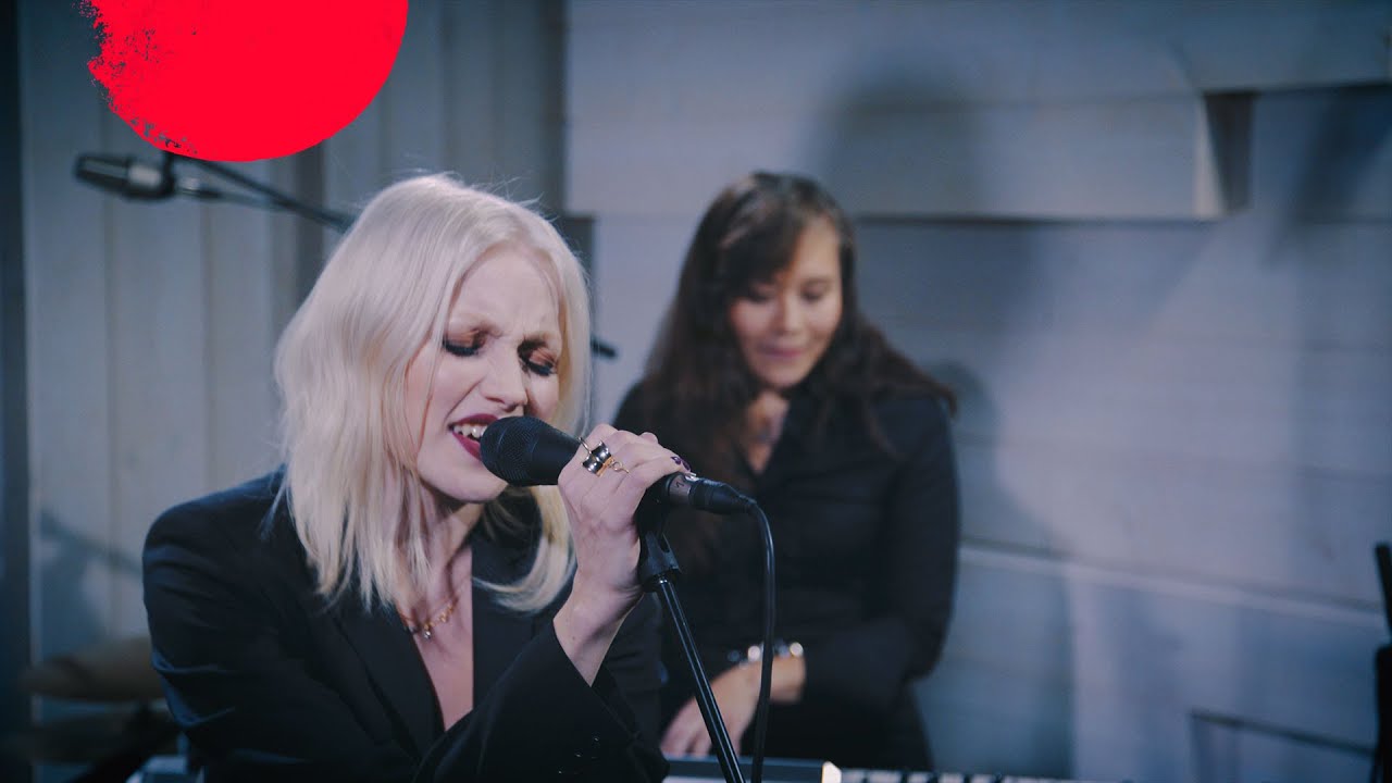 Chisu: Tuu mua vastaan (livenä Nova Stagella)