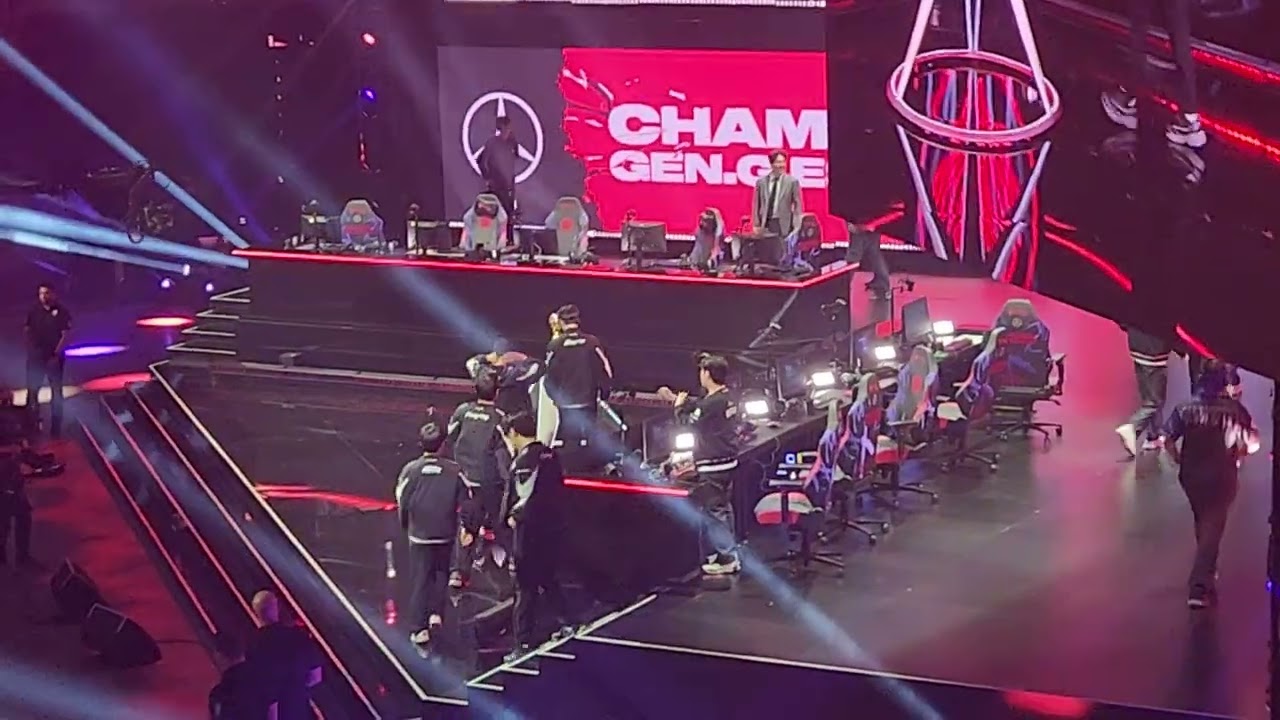 GenG lifts their trophy at MSI 2015 in Vancouver - League of Legends eSports Mid-Season Invitational