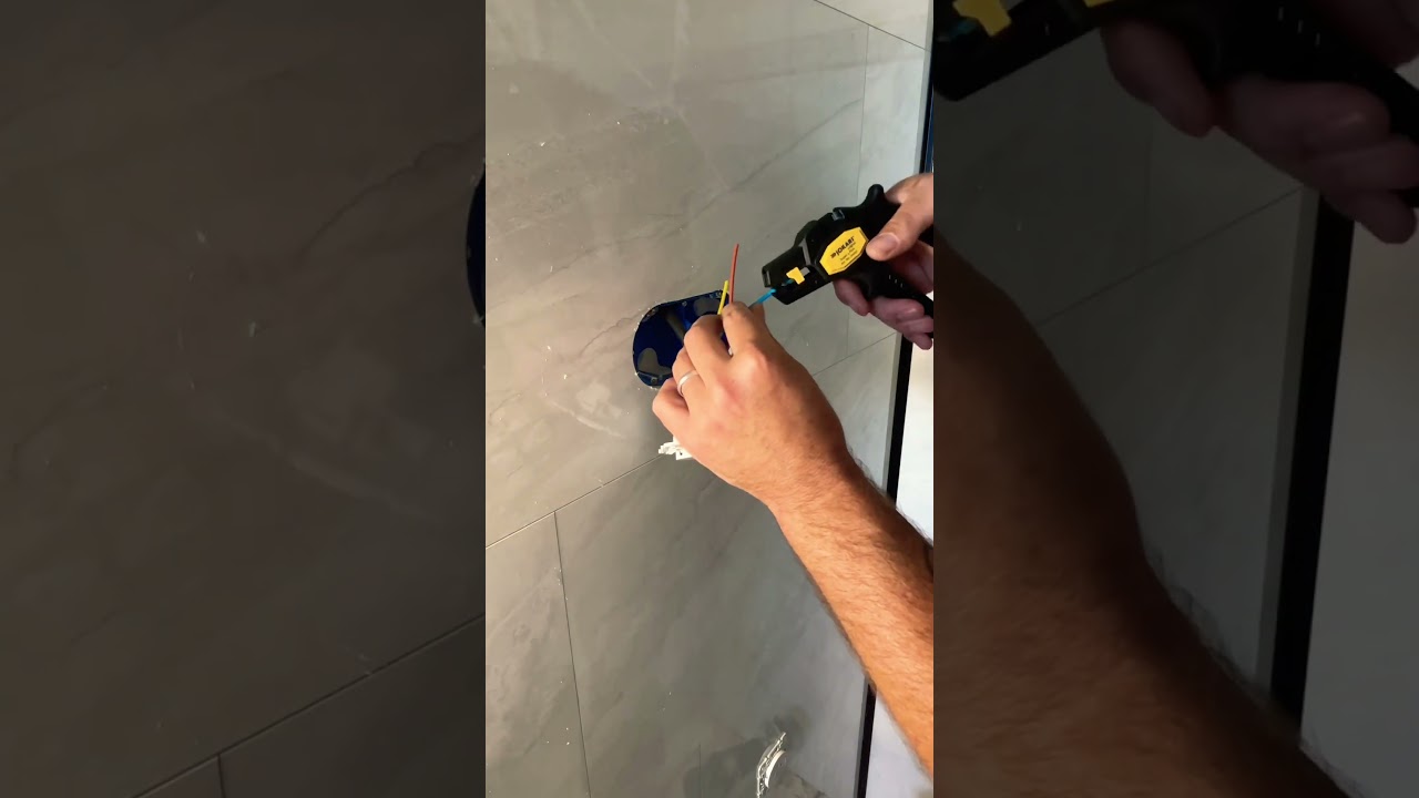 INSTALLATION DOUBLE PRISE #renovation #batiment #bricolage #salledebain