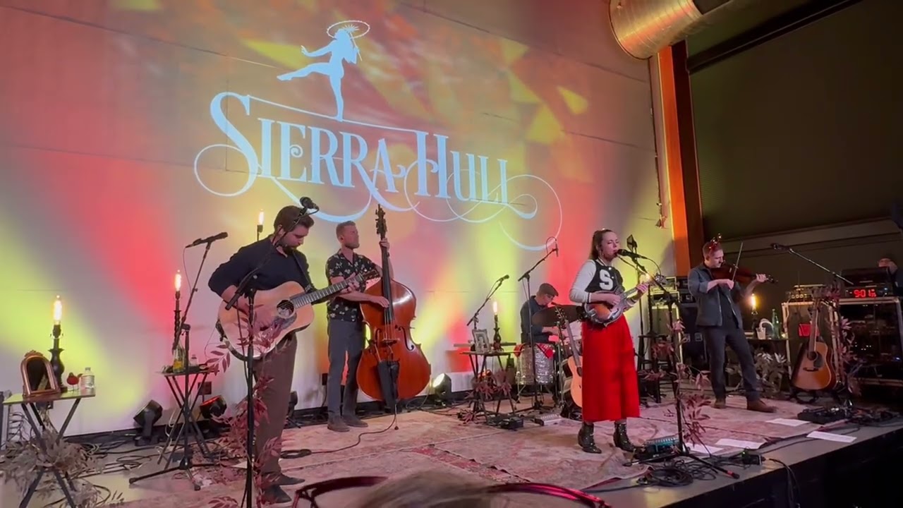 Sierra Hull Feel the Blues Moving in