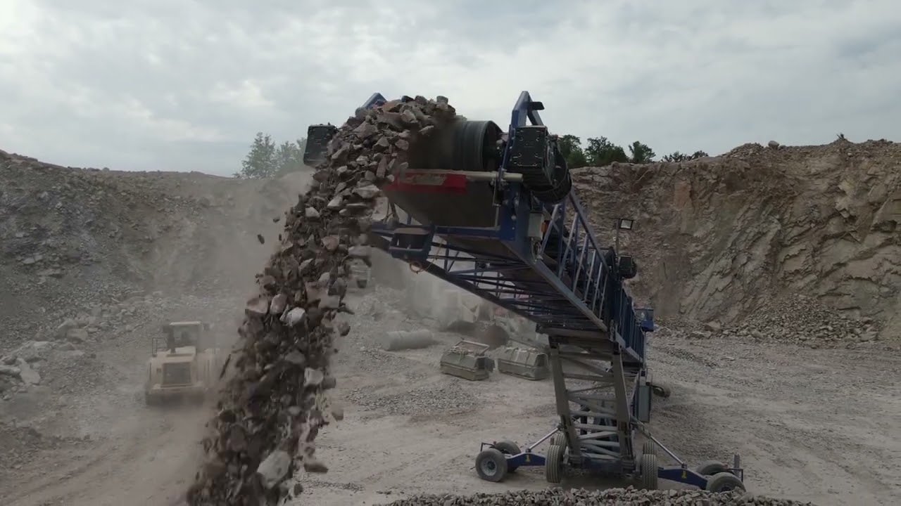 RADIAL TELESCOPIC CONVEYOR STOCKPILING AGGREGATE AT 800TPH