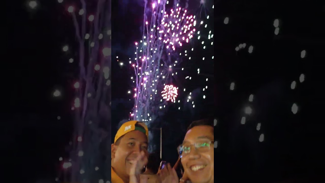 Enjoying the Weekend grand fireworks spectacle at MOA 2025-01-04