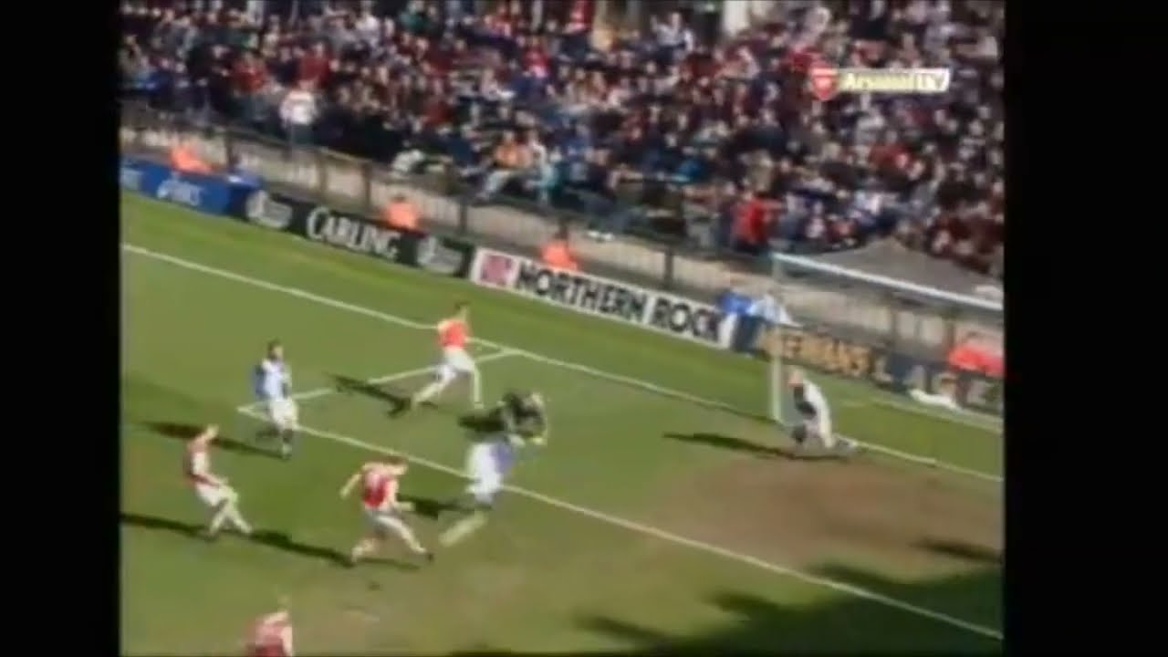 Colin Hendry and Tim Flowers refuse to be beaten by Arsenal [1996]